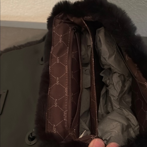 Elegant Black Faux Fur Chain Bag - Picture 4 of 7